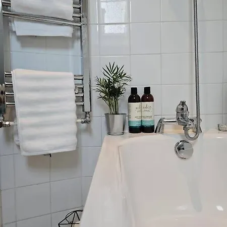 Cosy And Quiet One Bedroom Thames Flat Londra Esterno foto