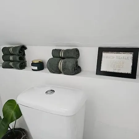 Cosy And Quiet One Bedroom Thames Flat Londra Esterno foto